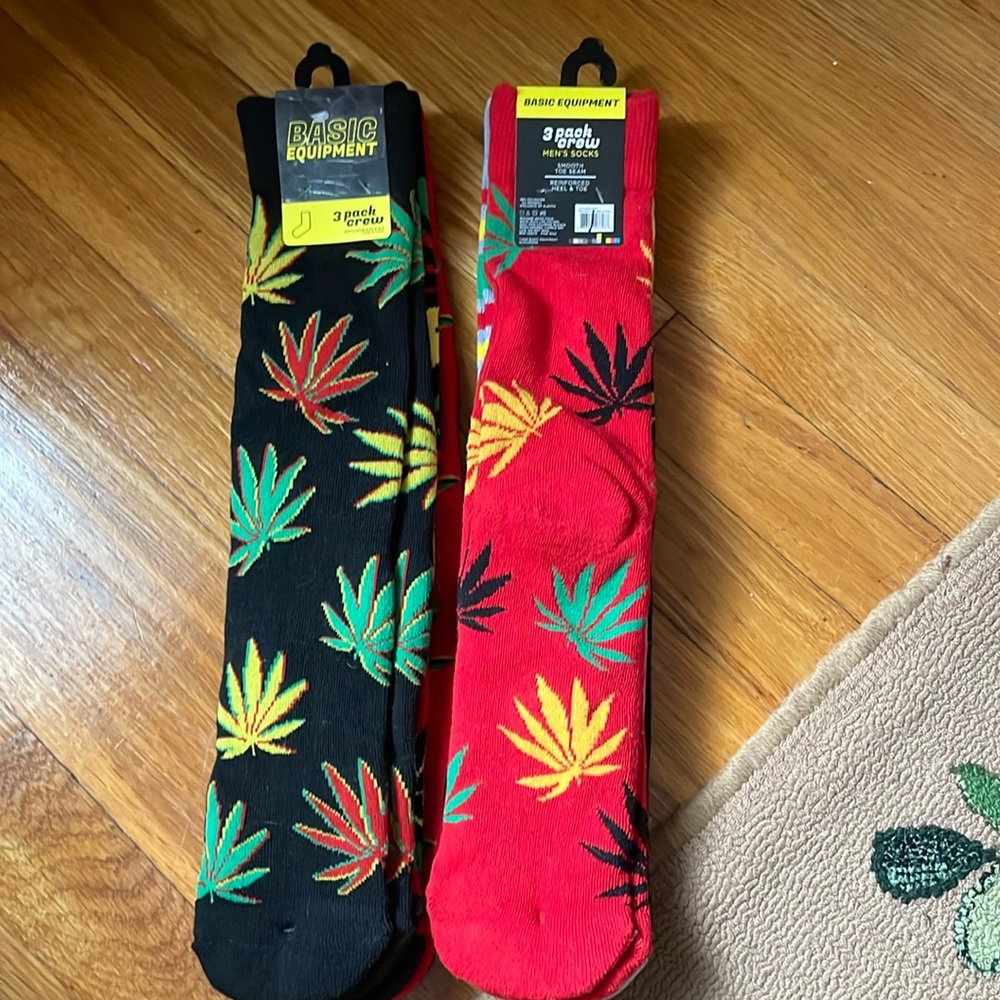 Basic  Equipment Men’s socks - 2packs of 3 NWT Weed Design
